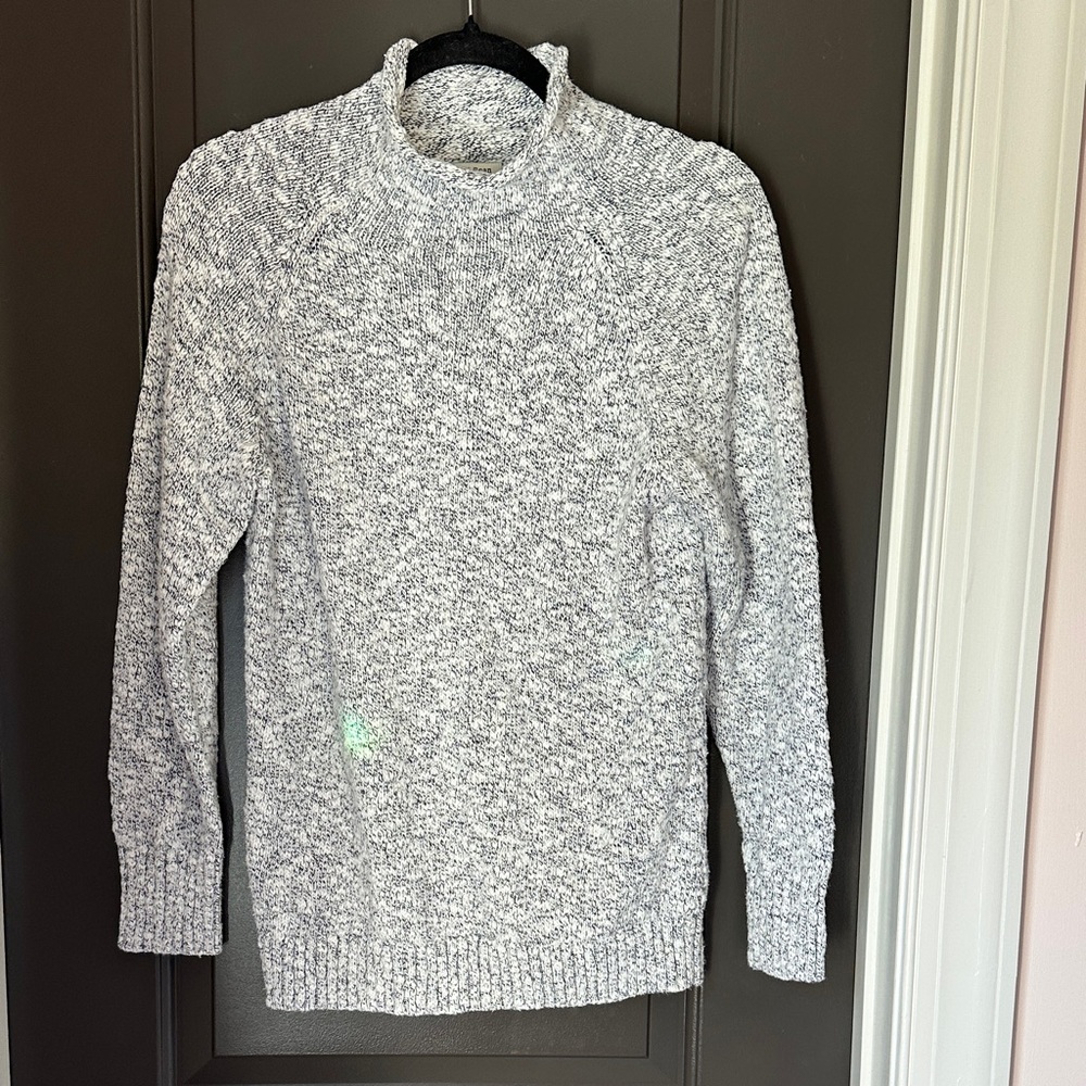 L.L. Bean Black‎ and White Knit Sweater